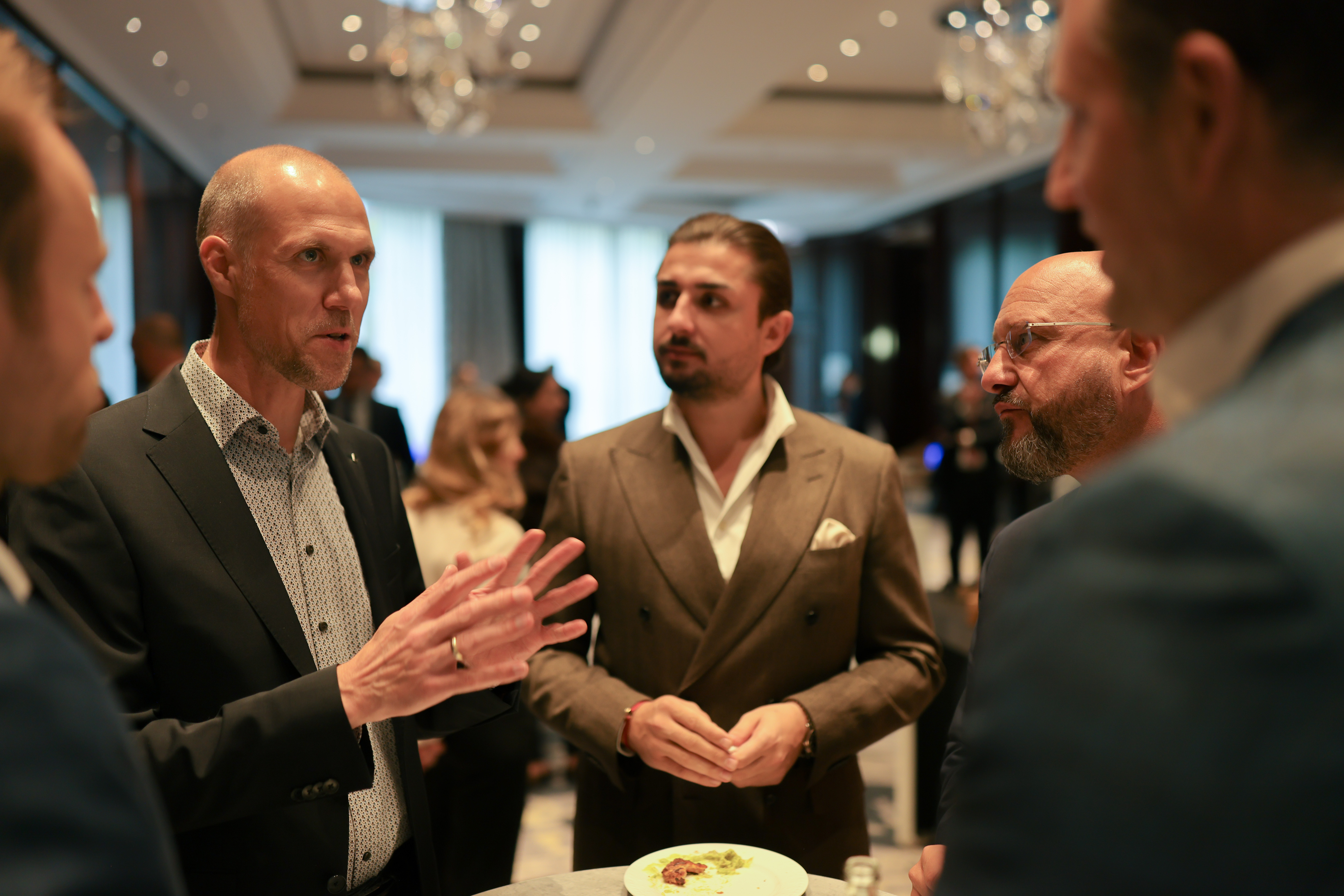 Guests in focused peer dialogue at the International Wealth Forum 2025